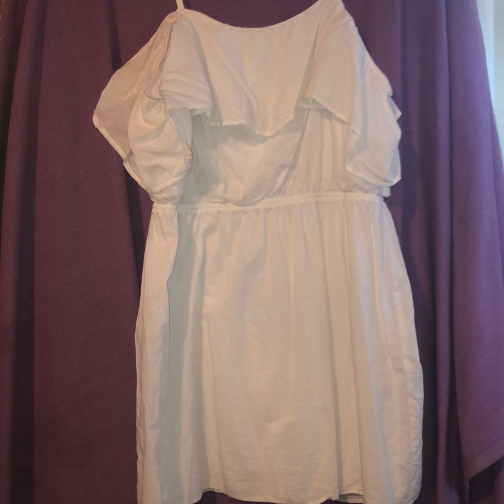 White off the shoulder casual dress